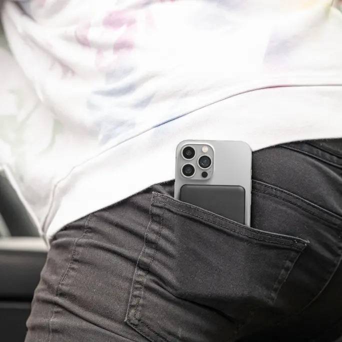 mophie Snap+ Juice Pack Mini Wallet 5,000 mAh Portable Charger & Card